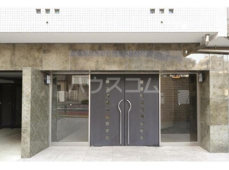 16/23 エントランス