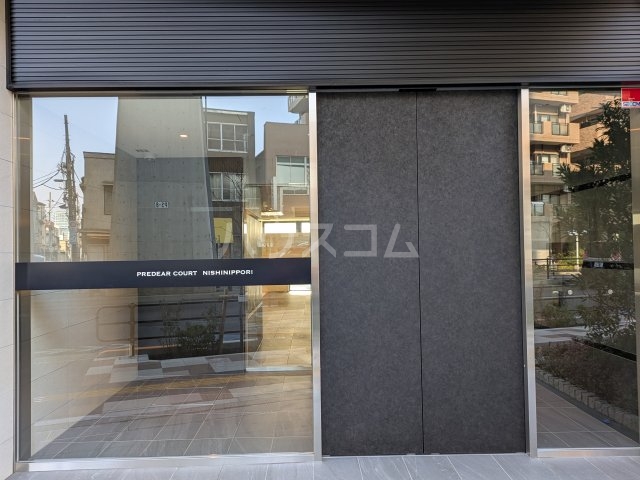 28/28 エントランス