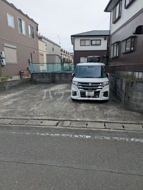 23/26 駐車場