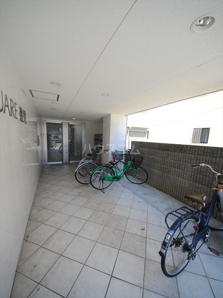 21/27 エントランス