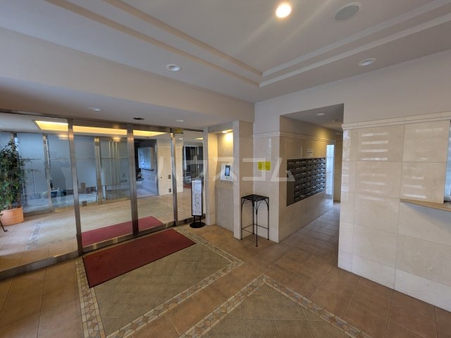 28/30 エントランス