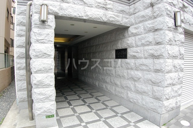 21/30 エントランス