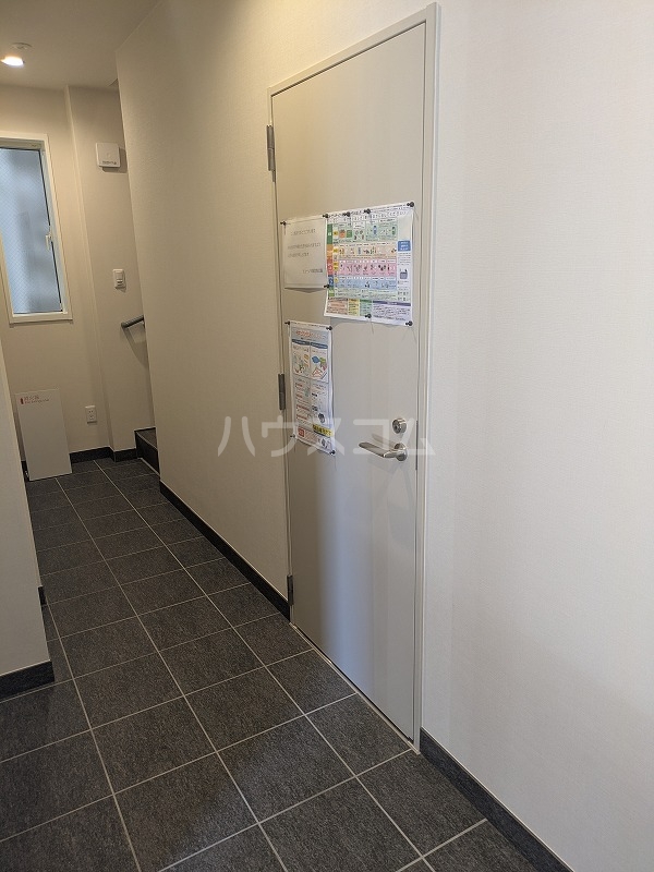24/30 エントランス