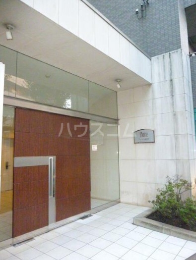 16/17 エントランス