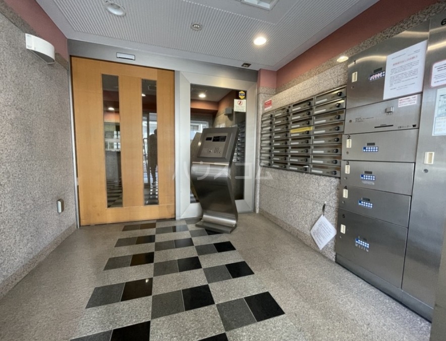 16/18 エントランス