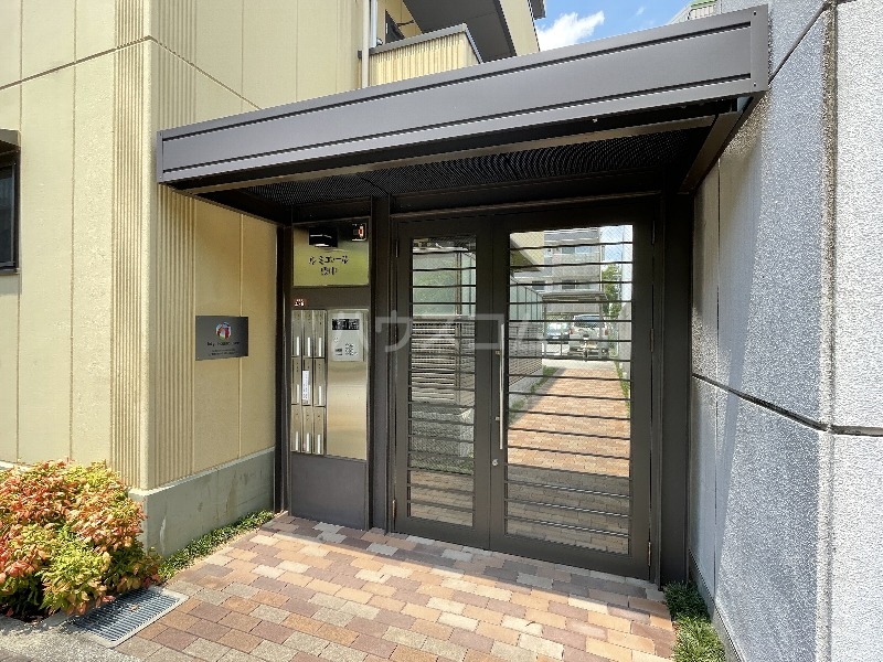 22/30 エントランス