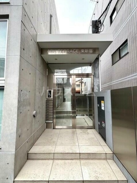 16/19 エントランス