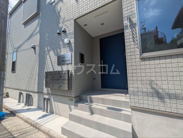 28/30 エントランス