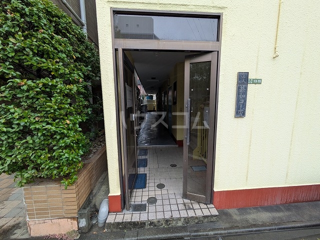 22/28 エントランス