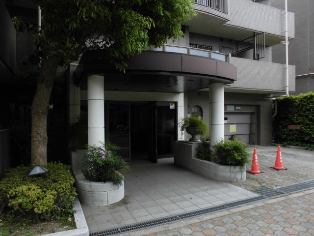 19/25 エントランス