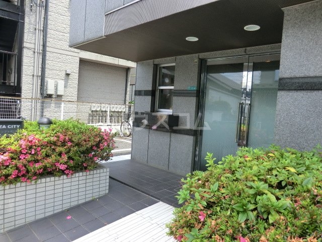 23/30 エントランス