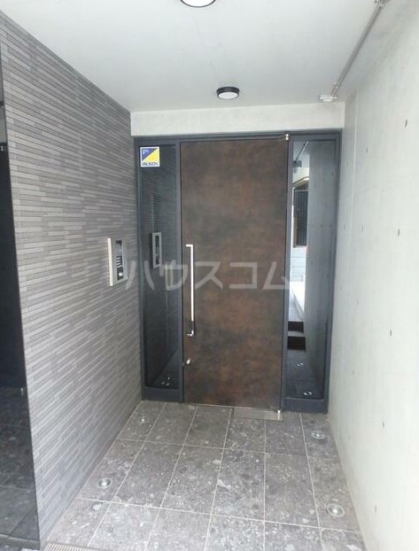 15/23 エントランス