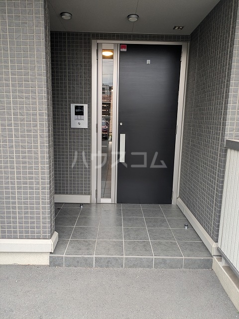 26/30 エントランス