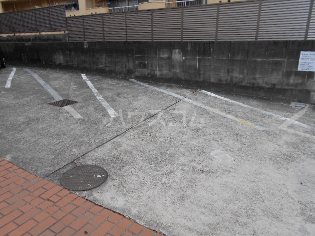 20/28 駐車場