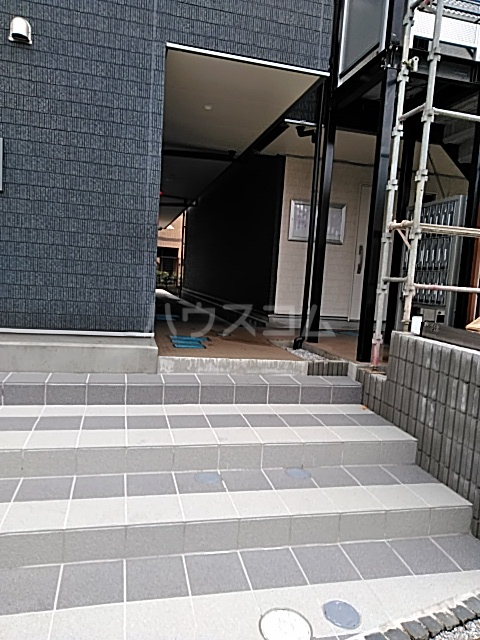 27/30 エントランス