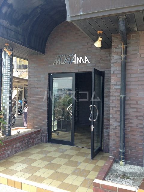 21/30 エントランス