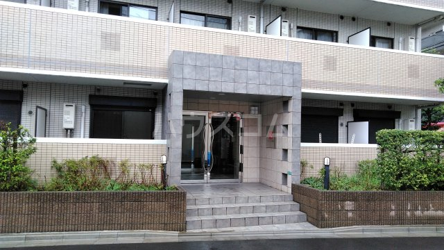 21/30 エントランス