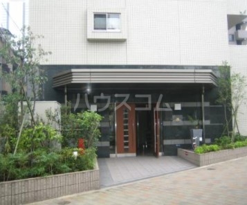 19/30 エントランス