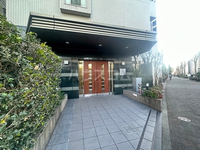 21/30 エントランス