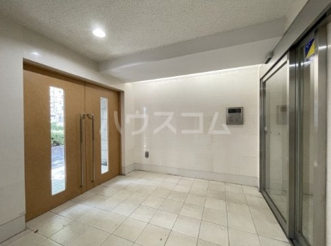 27/30 エントランス