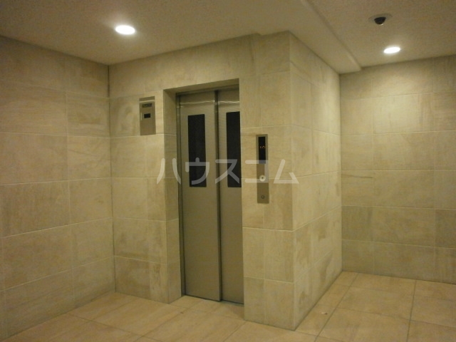 21/30 エントランス