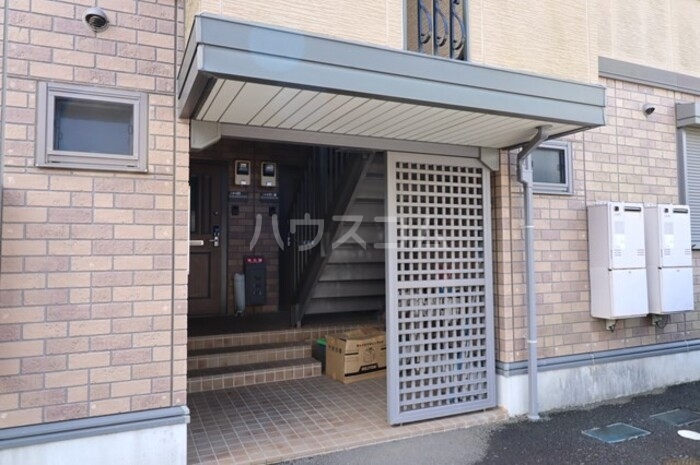 18/28 エントランス