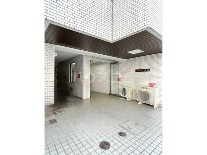 16/17 エントランス