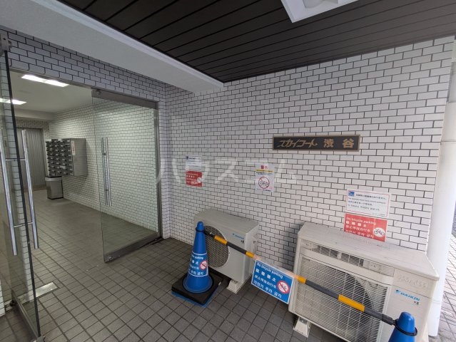 21/22 エントランス