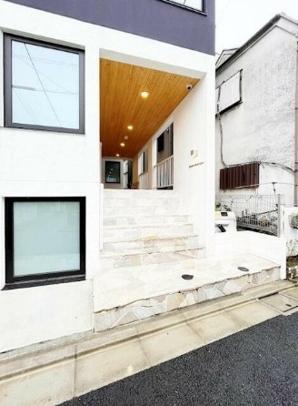 16/21 エントランス