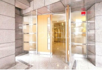 25/26 エントランス