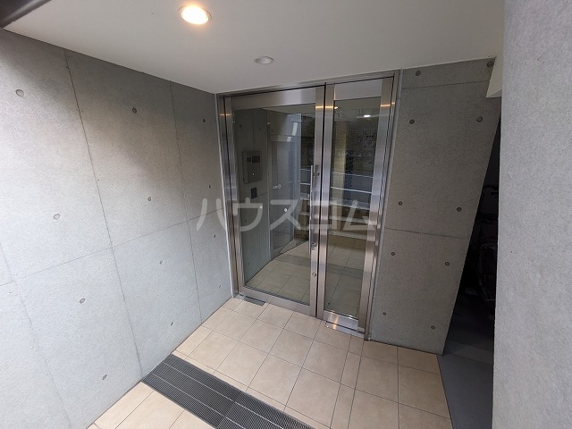 21/30 エントランス