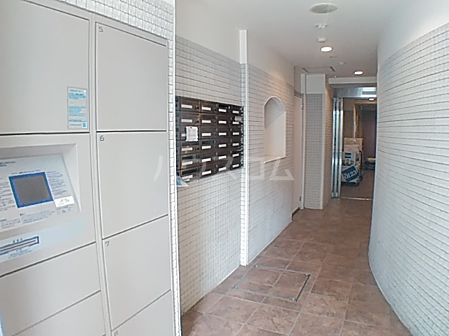 21/30 エントランス