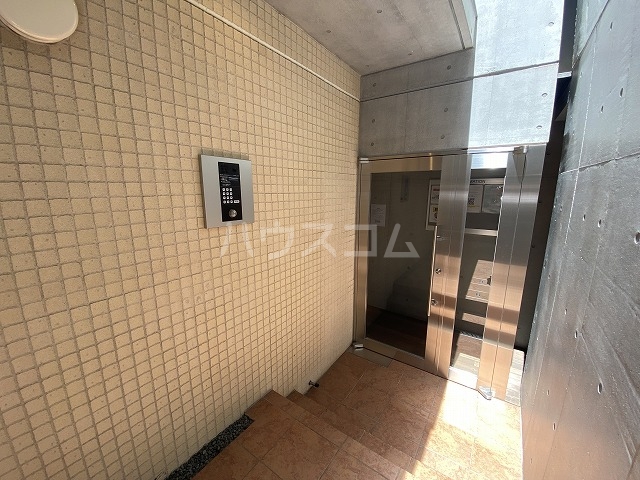 25/28 エントランス