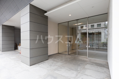 21/30 エントランス