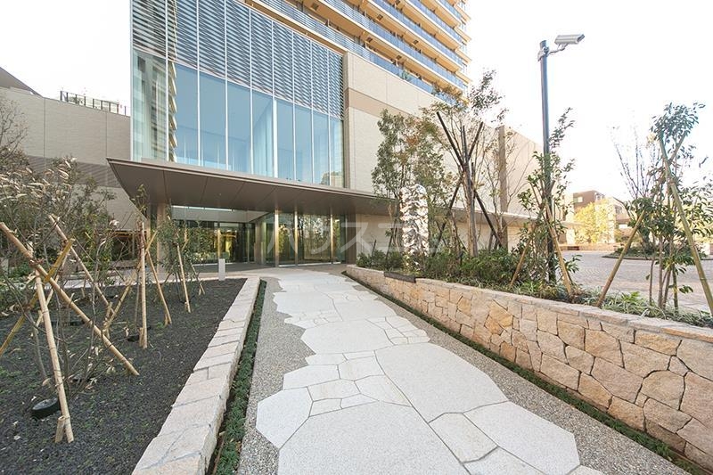 20/30 エントランス