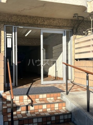 20/21 エントランス