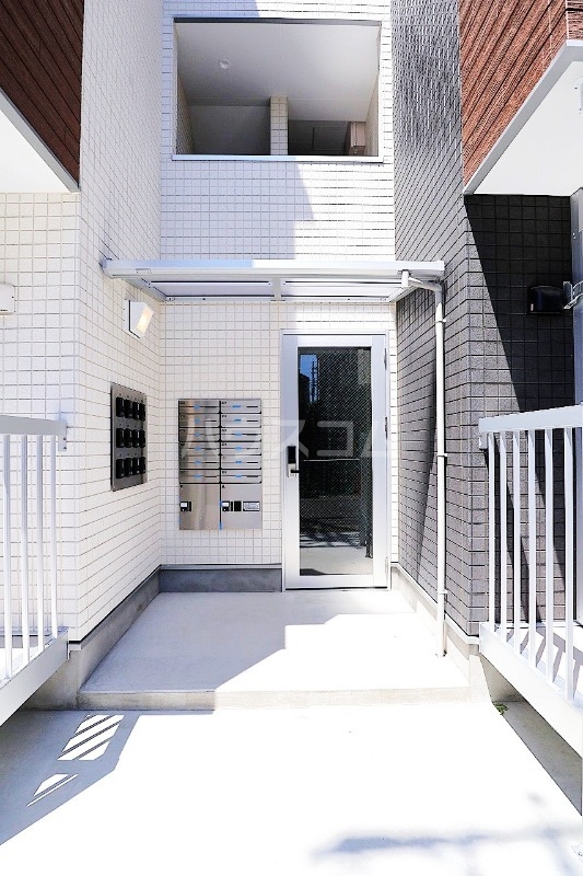 16/21 エントランス