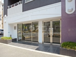 16/20 エントランス