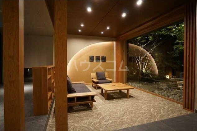 20/23 エントランス