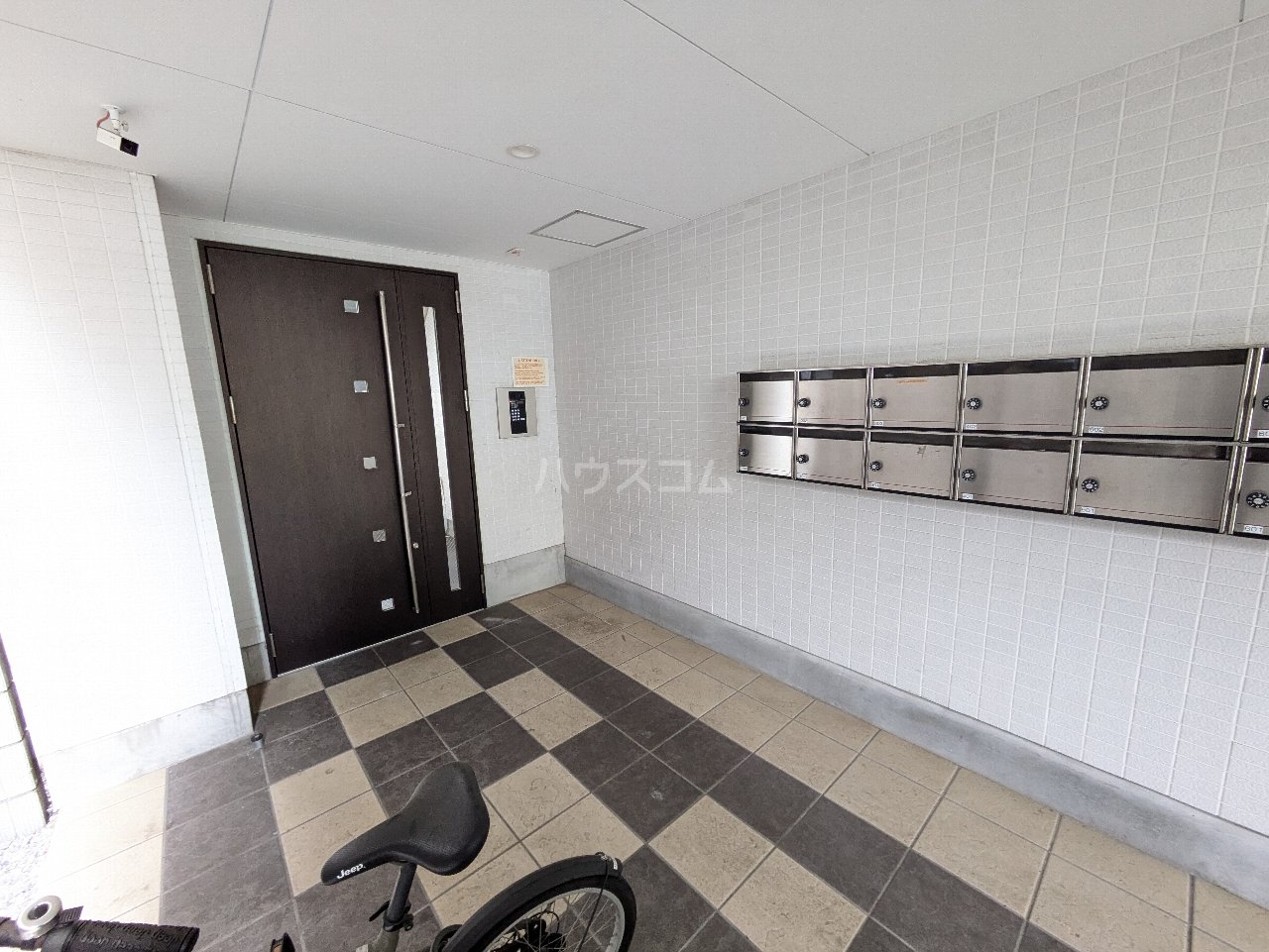 18/25 エントランス