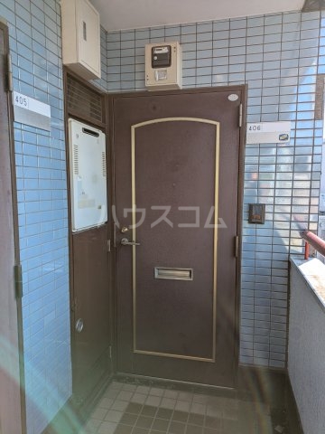 27/30 エントランス