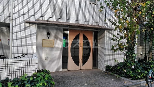 26/28 エントランス