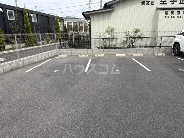 28/30 駐車場