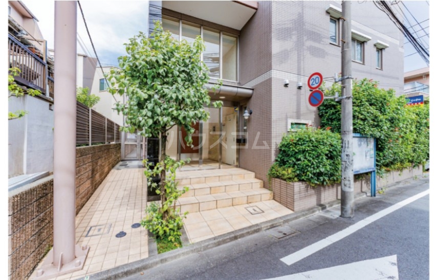 2/2 エントランス