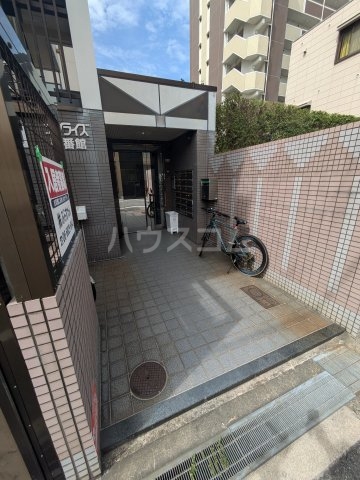 23/30 エントランス