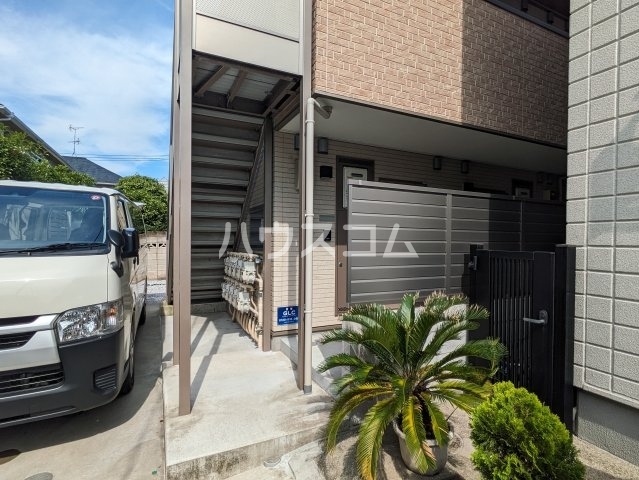 18/28 エントランス