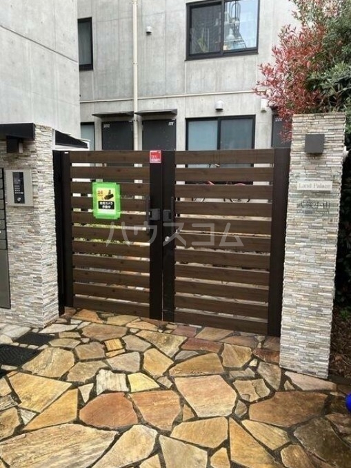 14/19 エントランス