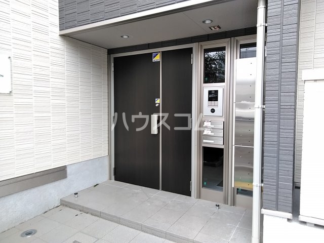 24/27 エントランス