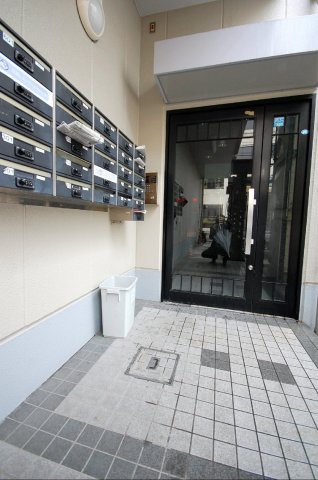 26/30 エントランス