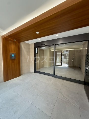 24/30 エントランス